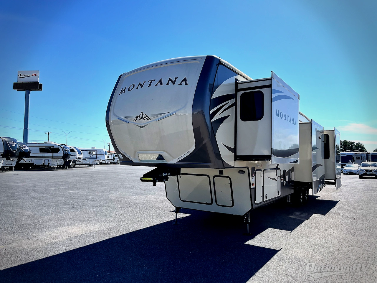 2017 Keystone Montana 3661RL Photo 2