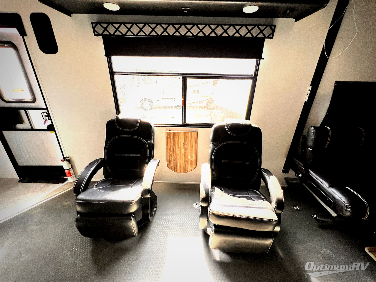 2022 Coachmen Adrenaline 27KB Photo 6