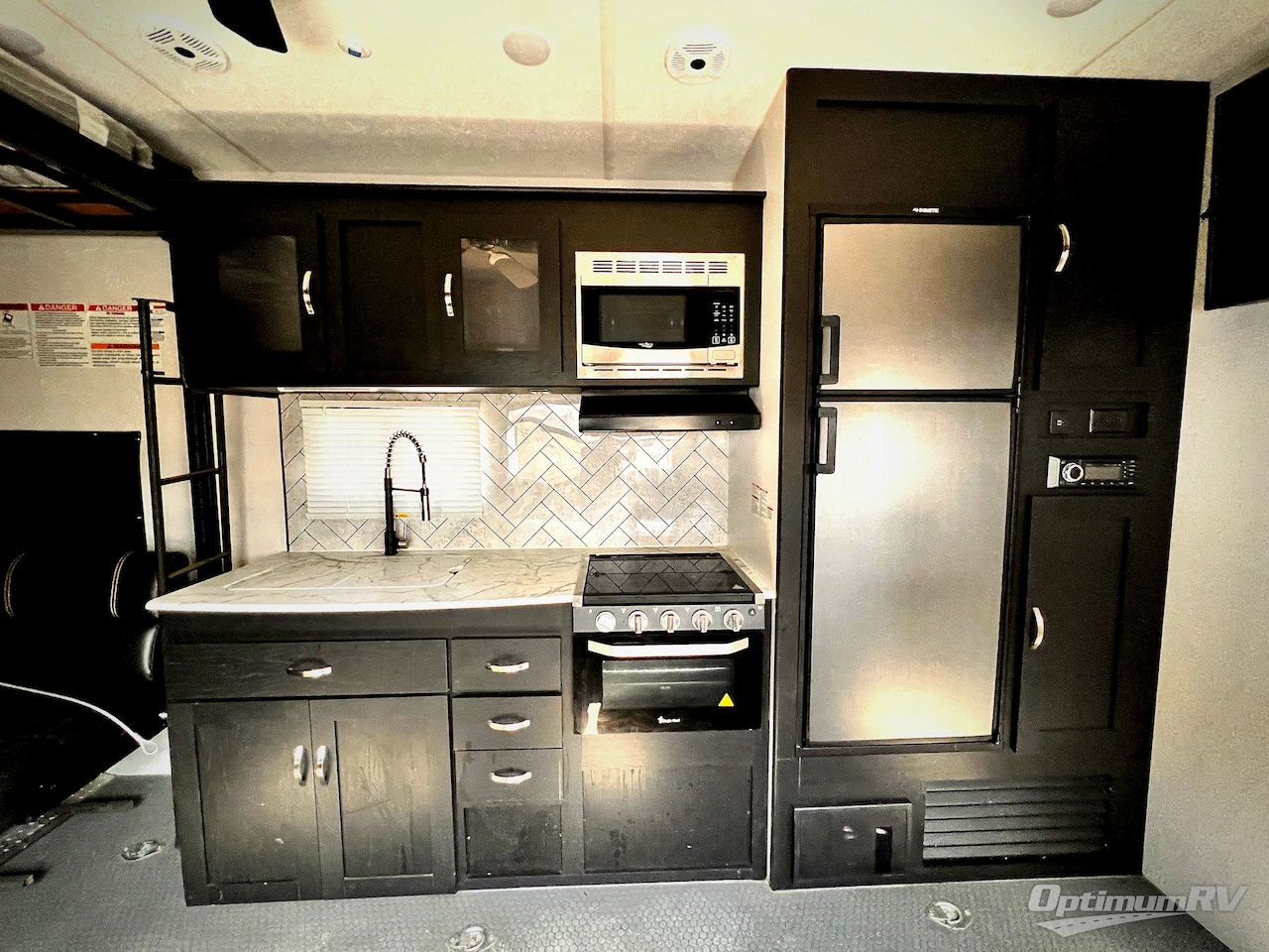 2022 Coachmen Adrenaline 27KB Photo 8