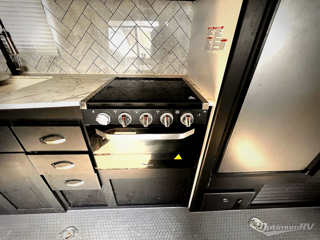 2022 Coachmen Adrenaline 27KB Photo 10