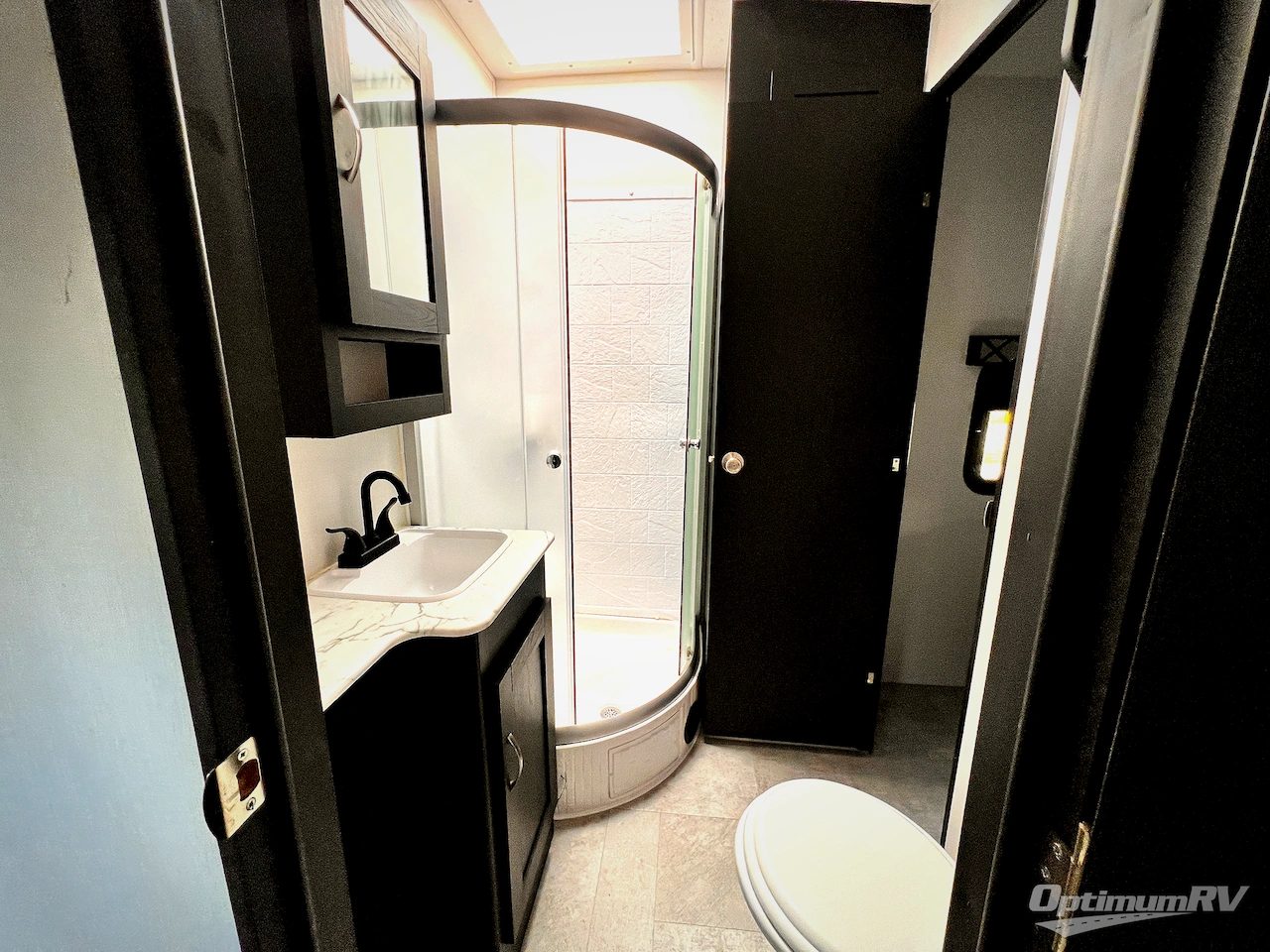 2022 Coachmen Adrenaline 27KB Photo 17