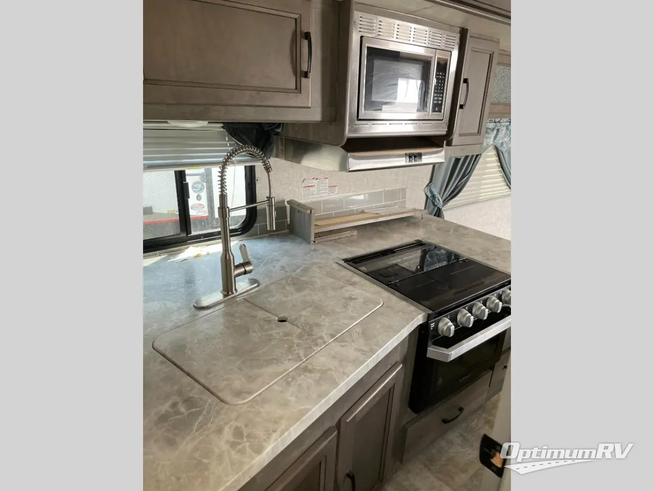 2020 Coachmen Apex Ultra-Lite 300BHS Photo 7