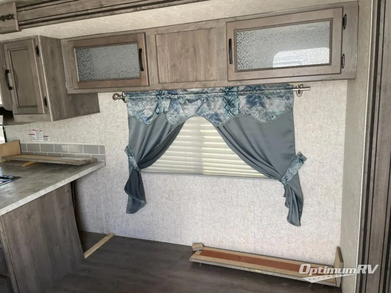 2020 Coachmen Apex Ultra-Lite 300BHS Photo 9