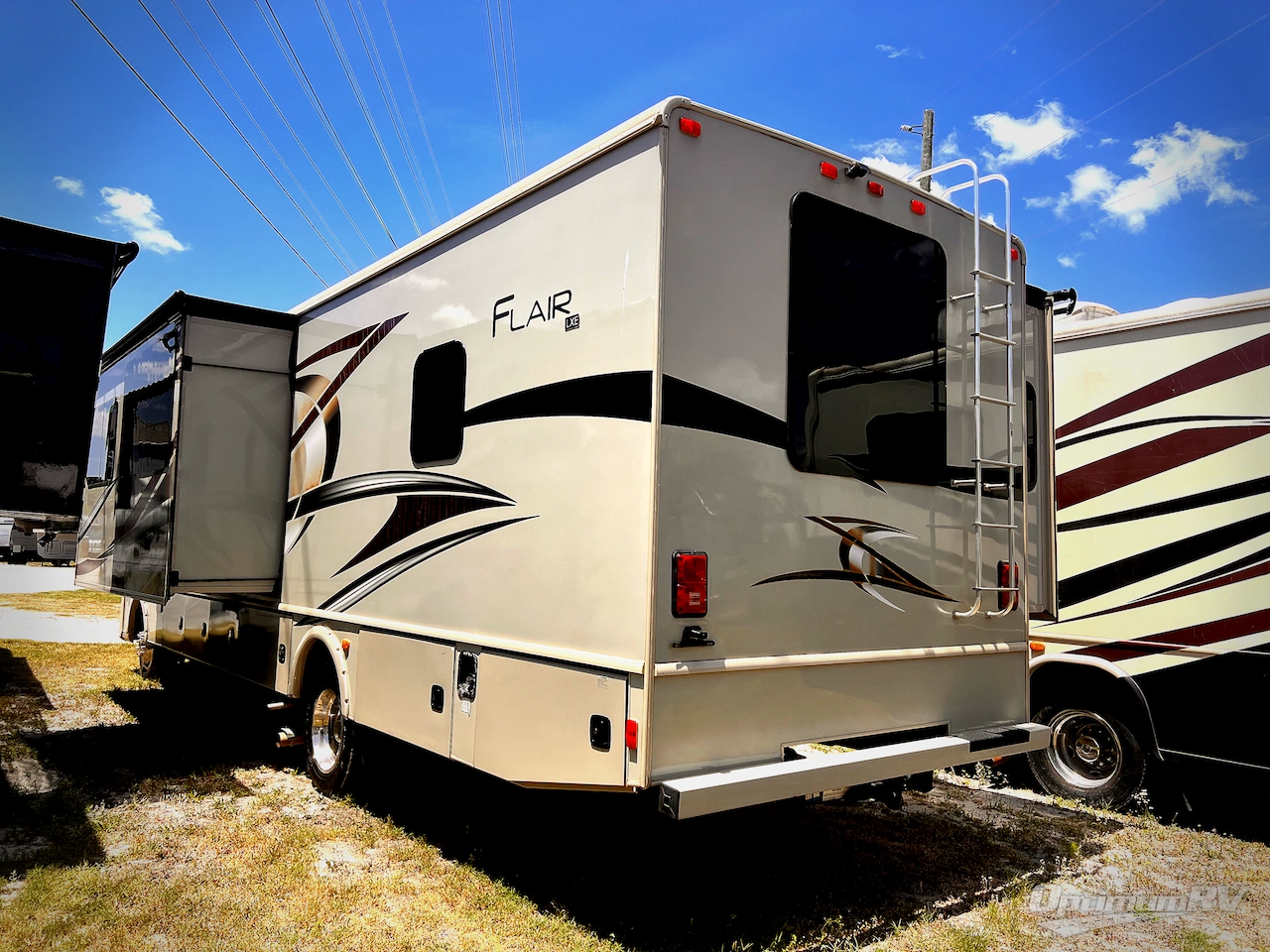 2017 Fleetwood Flair LXE 31W Photo 2