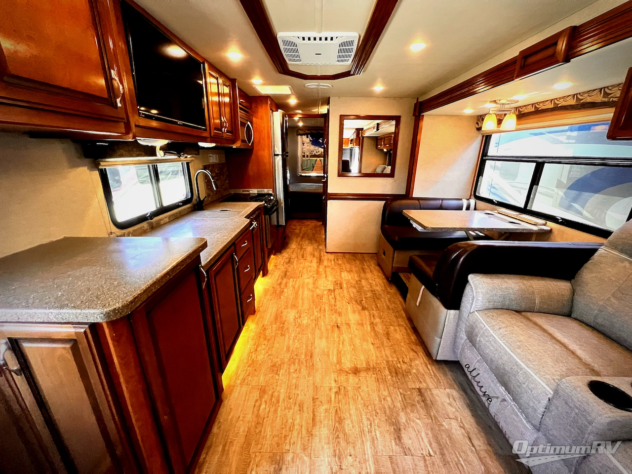 2017 Fleetwood Flair LXE 31W Photo 4