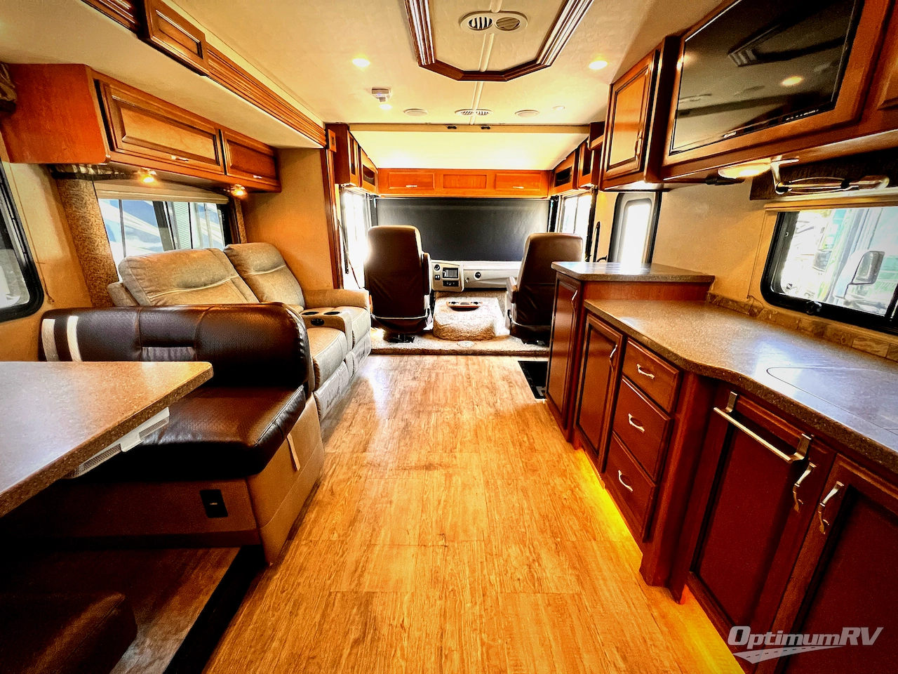 2017 Fleetwood Flair LXE 31W Photo 5