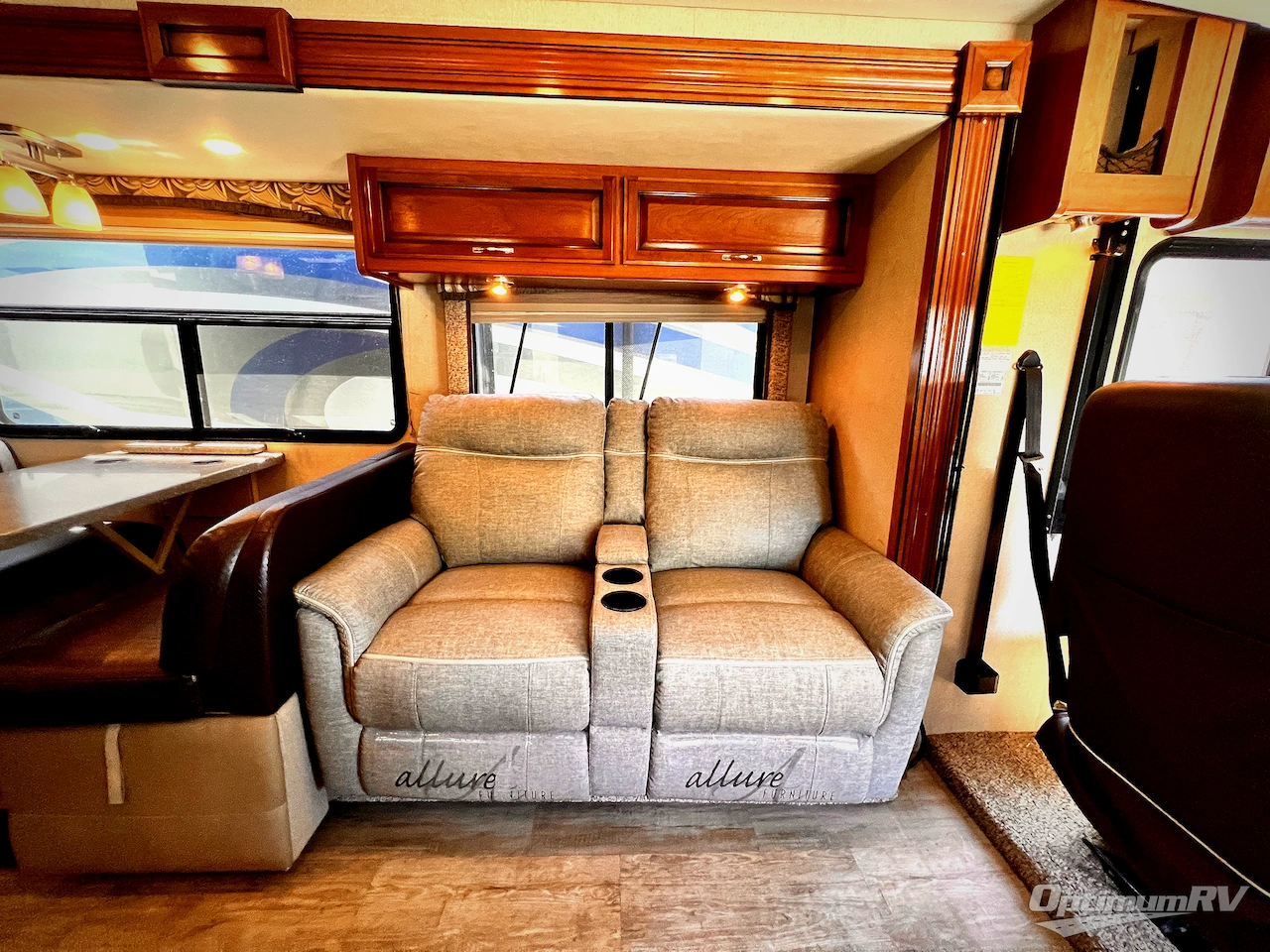 2017 Fleetwood Flair LXE 31W Photo 8