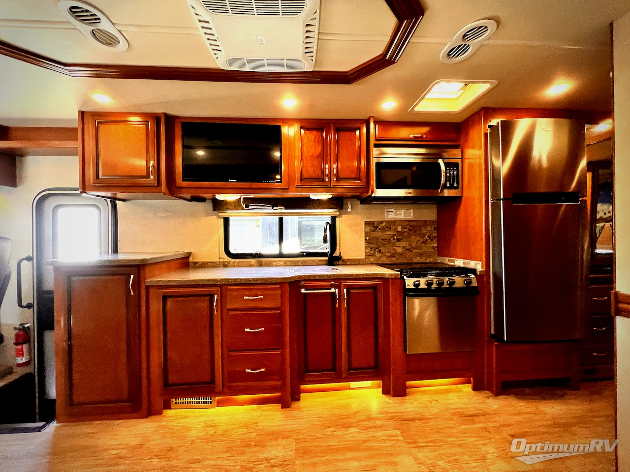 2017 Fleetwood Flair LXE 31W Photo 10
