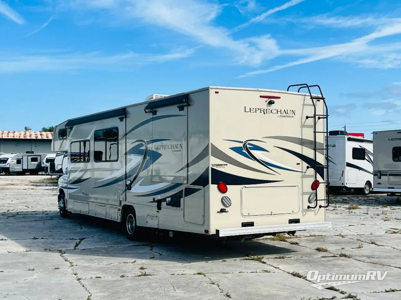 2016 Coachmen Leprechaun 319DS Ford 450 Photo 3