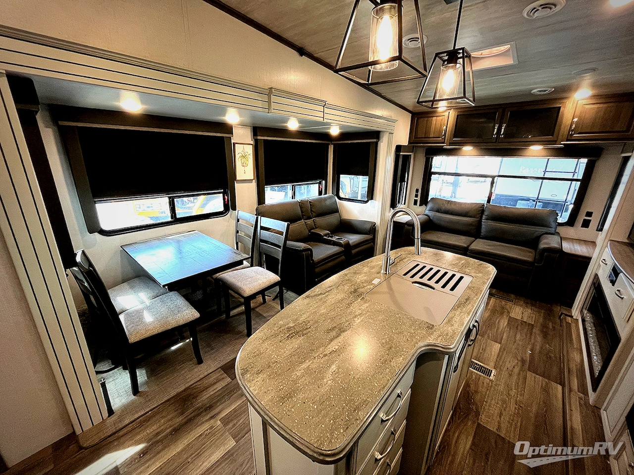 2022 Keystone Cougar 290RLS Photo 5