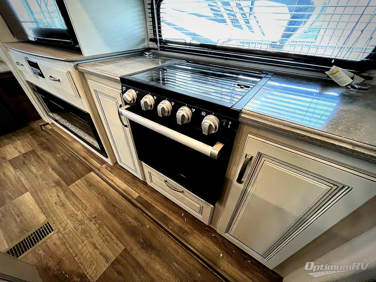 2022 Keystone Cougar 290RLS Photo 16