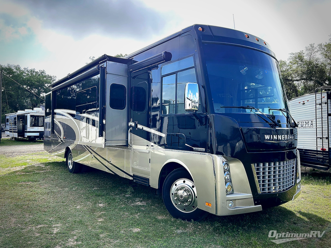 2016 Winnebago Adventurer 38Q Photo 1