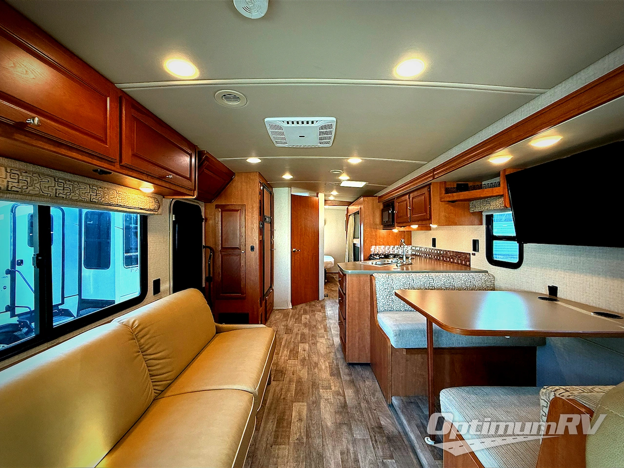 2017 Winnebago Vista 31BE Photo 3