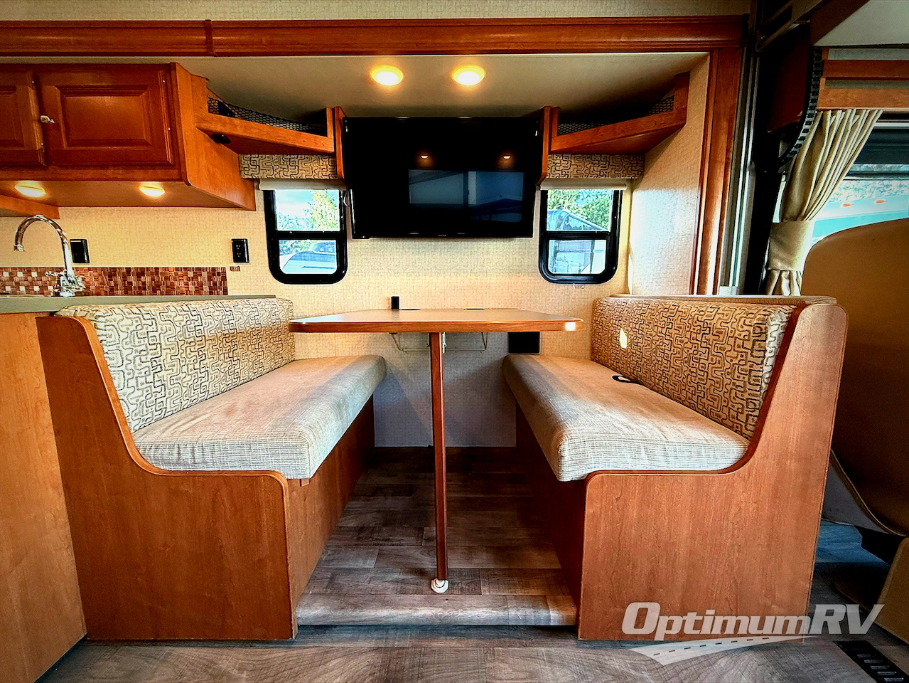 2017 Winnebago Vista 31BE Photo 6