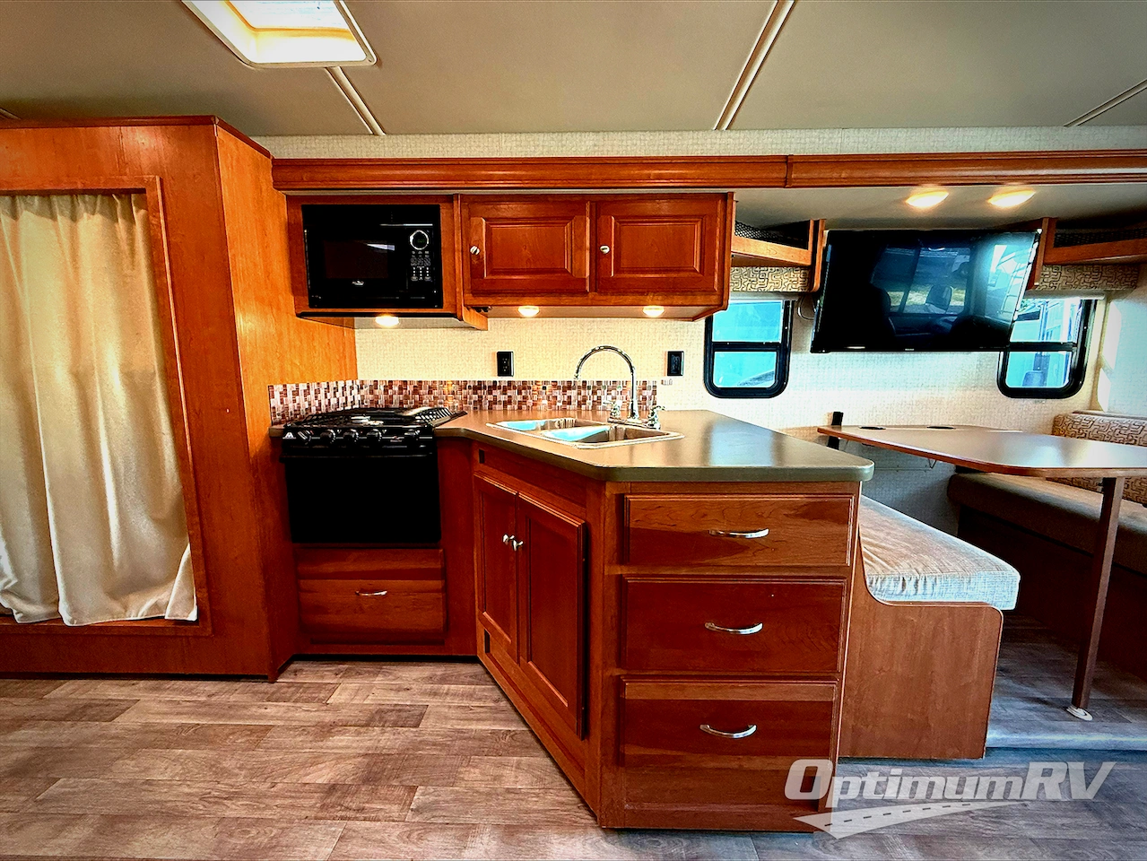 2017 Winnebago Vista 31BE Photo 8