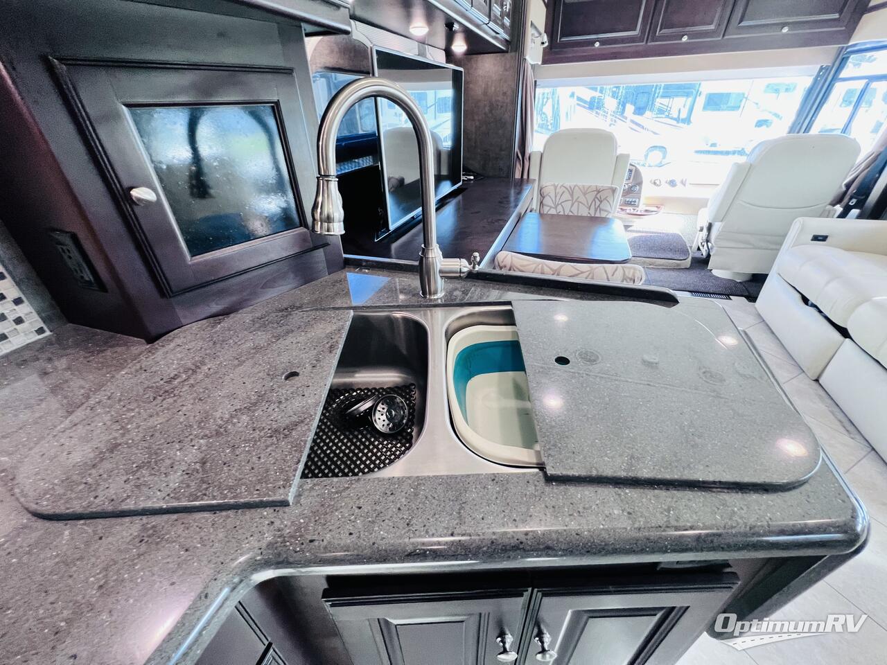2016 Winnebago Adventurer 37F Photo 11