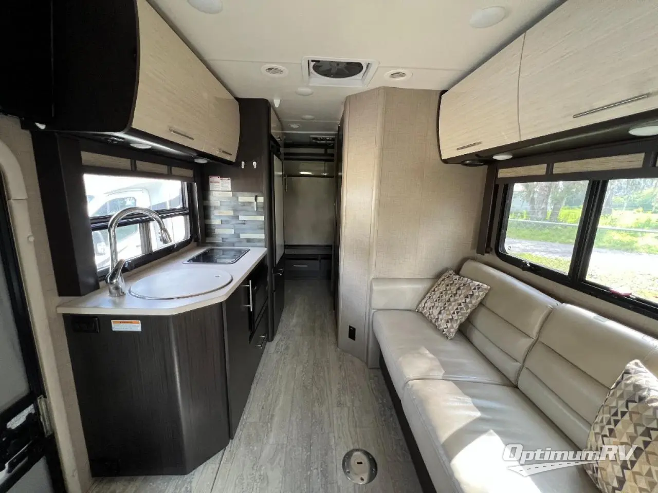 2016 Thor Compass 23TR Photo 6