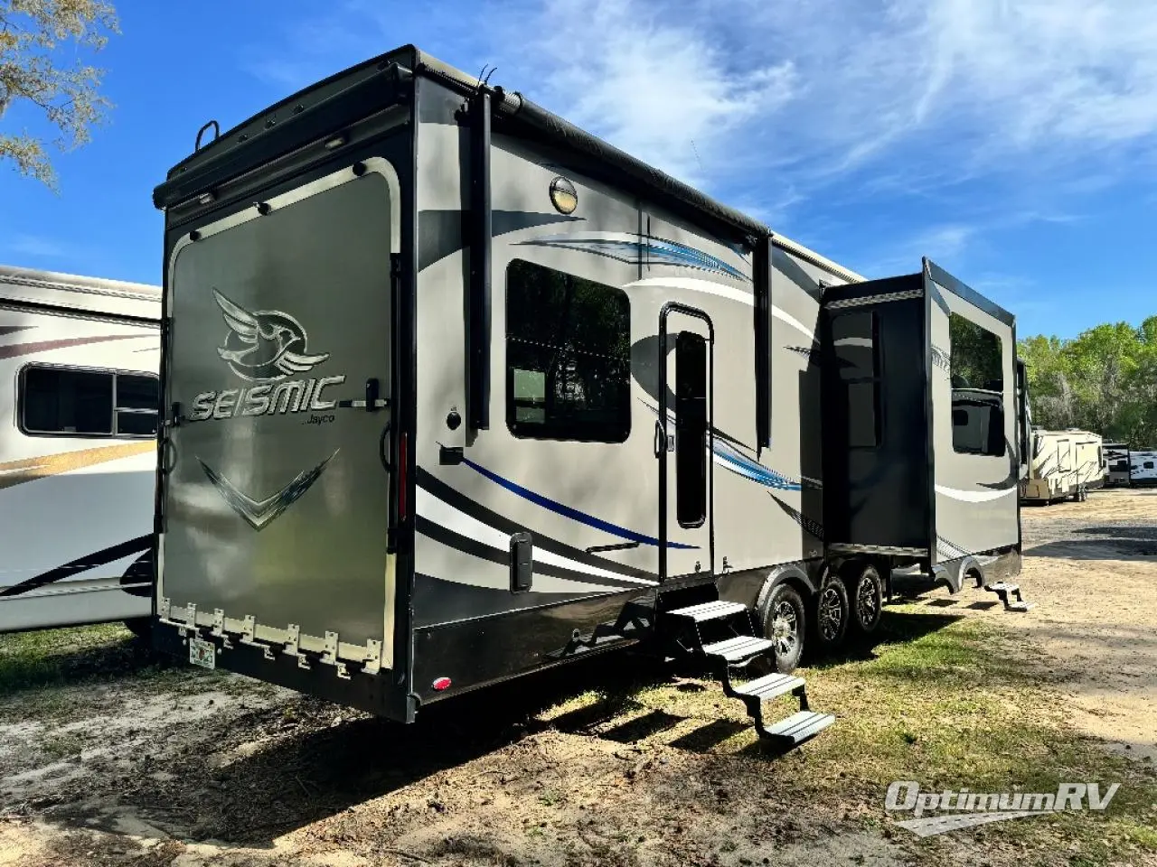 2018 Jayco Seismic 4113 Photo 2