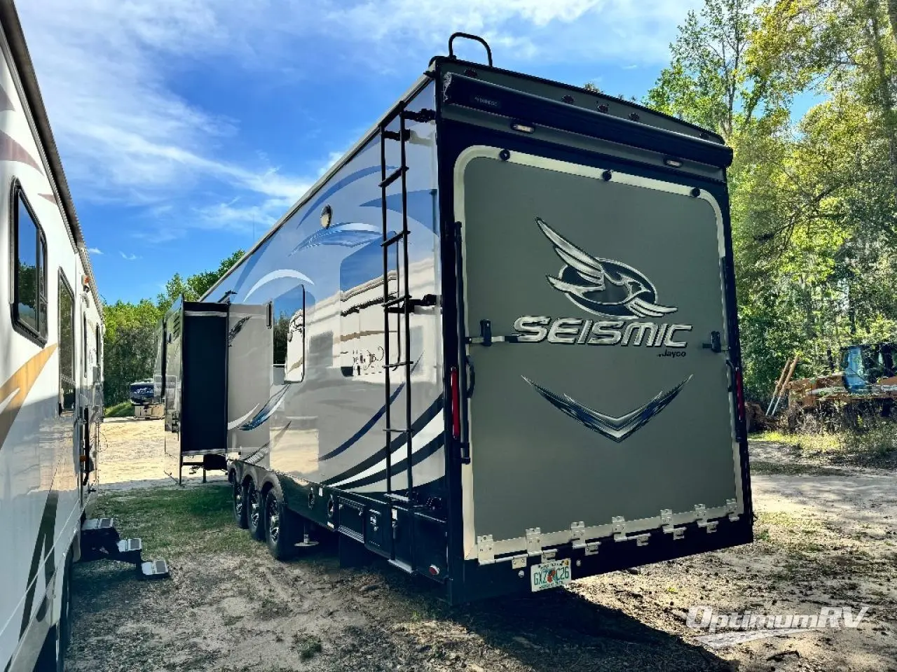 2018 Jayco Seismic 4113 Photo 3