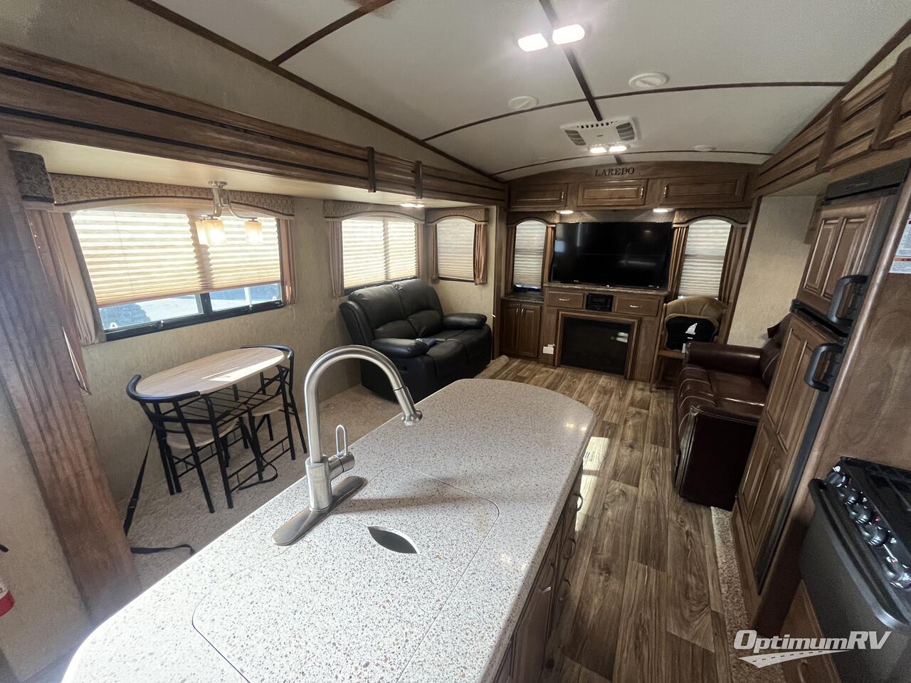 2016 Keystone Laredo Super Lite 297SRE Photo 6