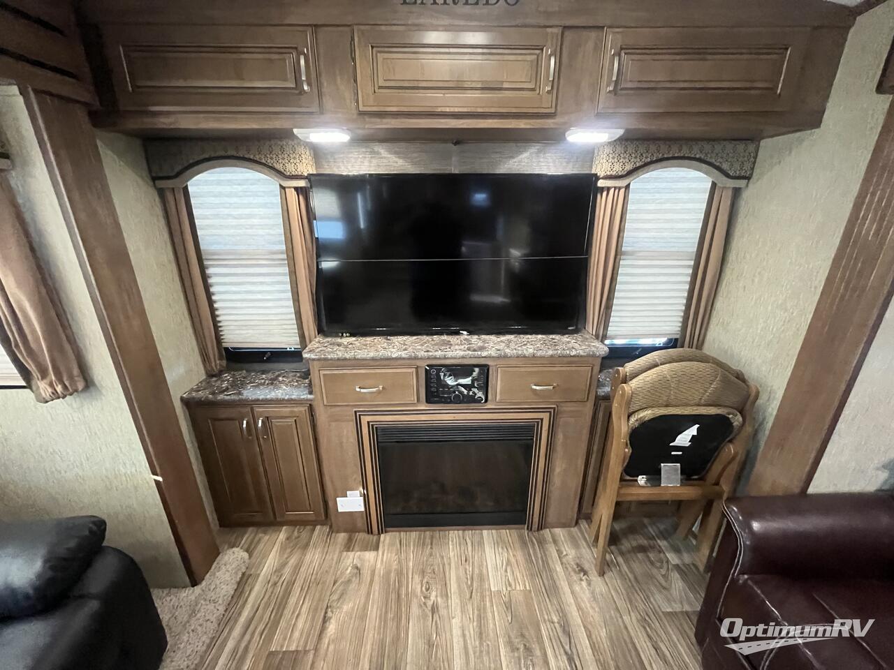 2016 Keystone Laredo Super Lite 297SRE Photo 11