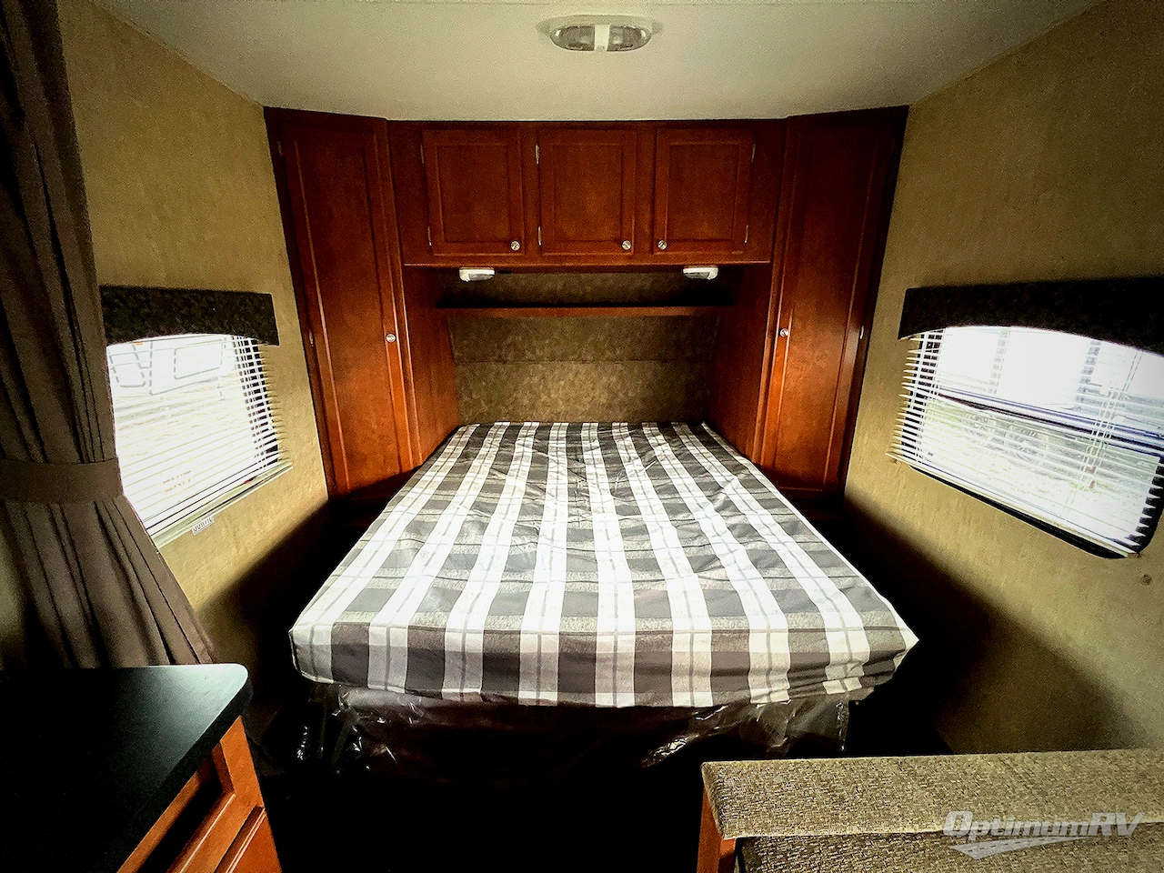 2012 Shasta Revere 21RB LE Photo 6