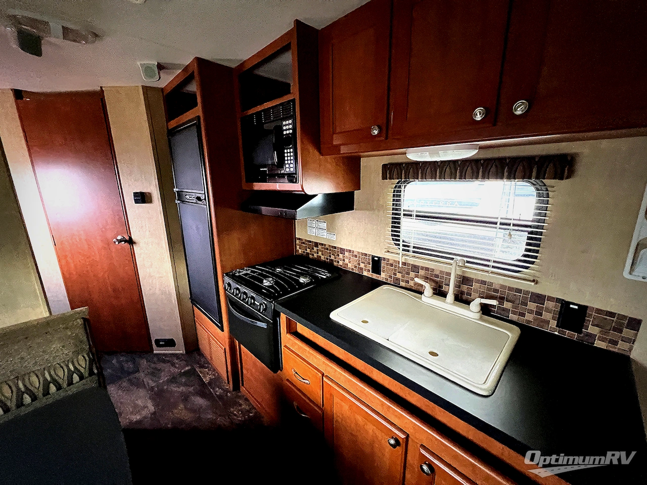 2012 Shasta Revere 21RB LE Photo 8