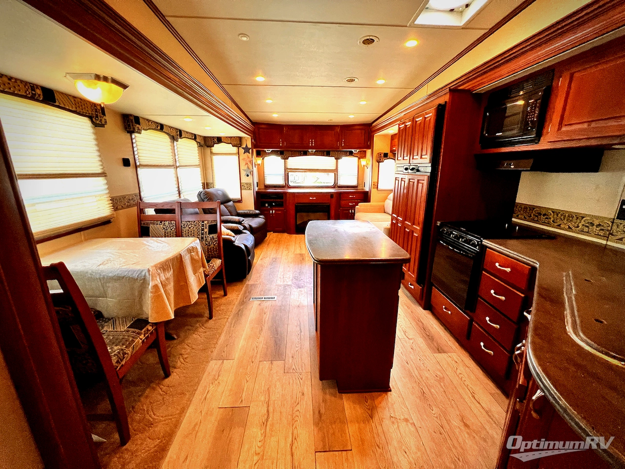 2009 Carriage Cameo 37RES Photo 4