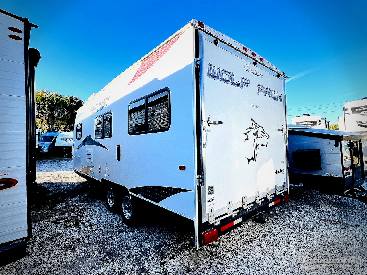 2011 Forest River Cherokee Wolf Pack Super Lite 19WP Photo 2