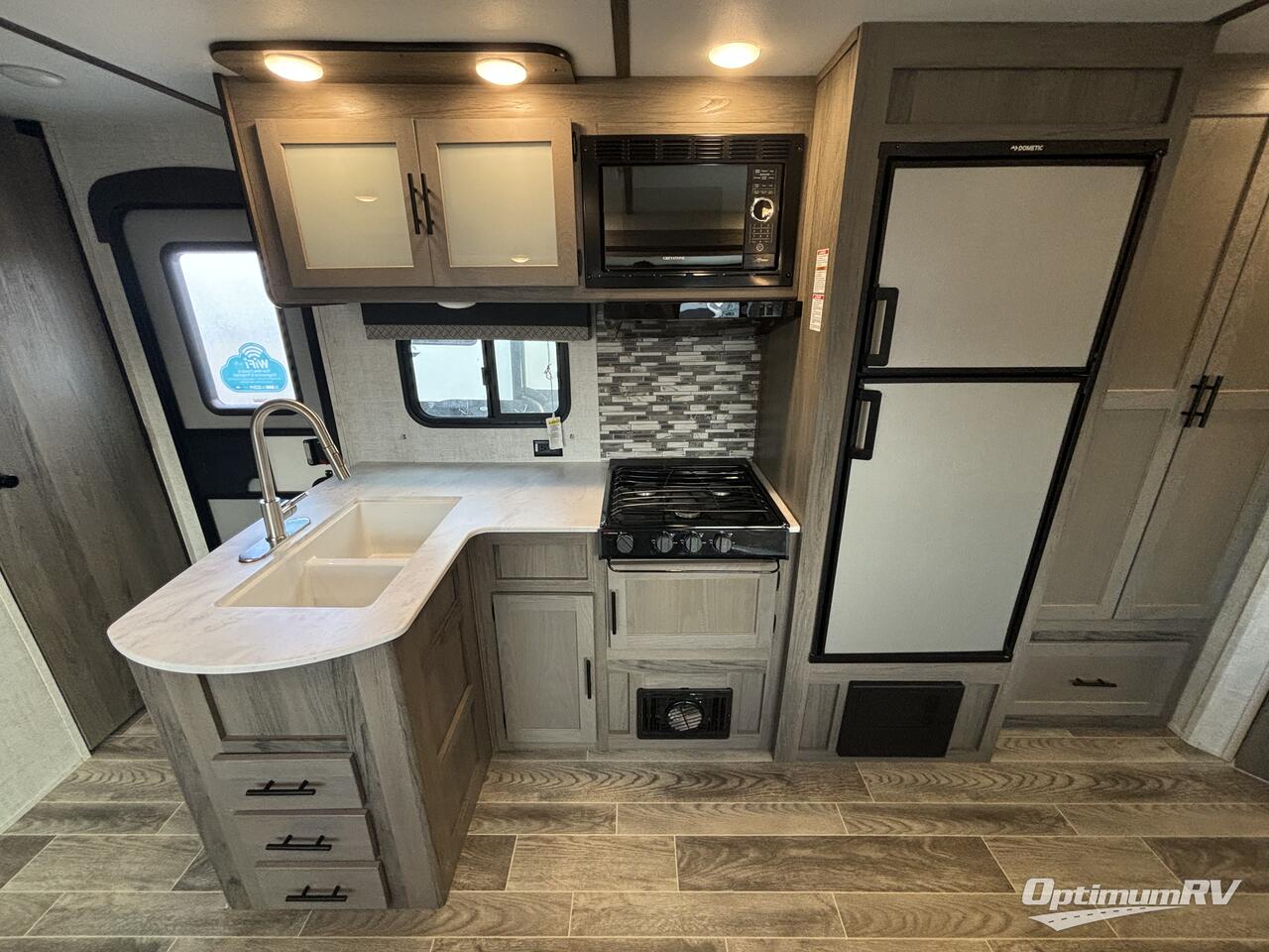 2022 Gulf Stream Kingsport Ultra Lite 268BH Photo 7