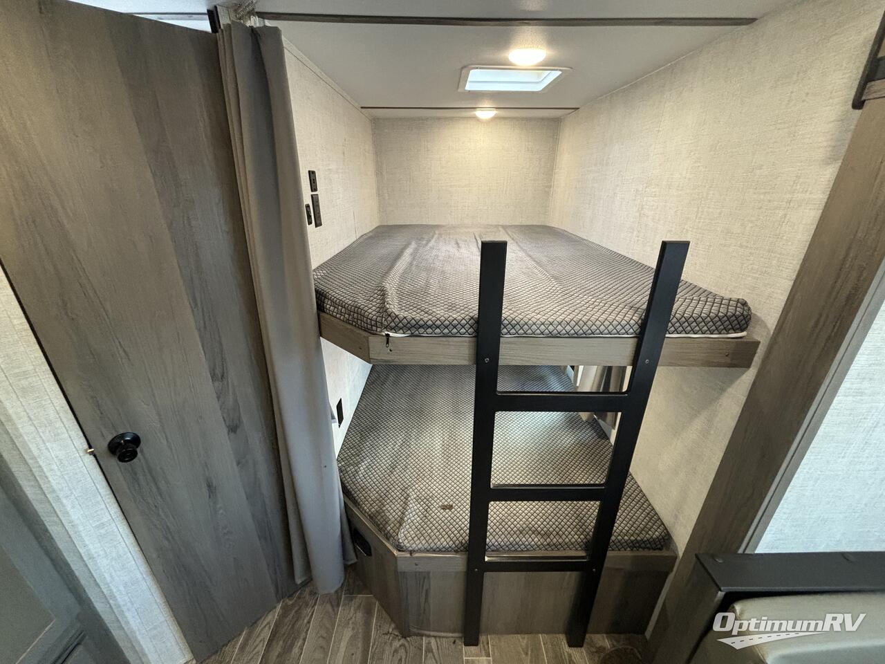 2022 Gulf Stream Kingsport Ultra Lite 268BH Photo 11