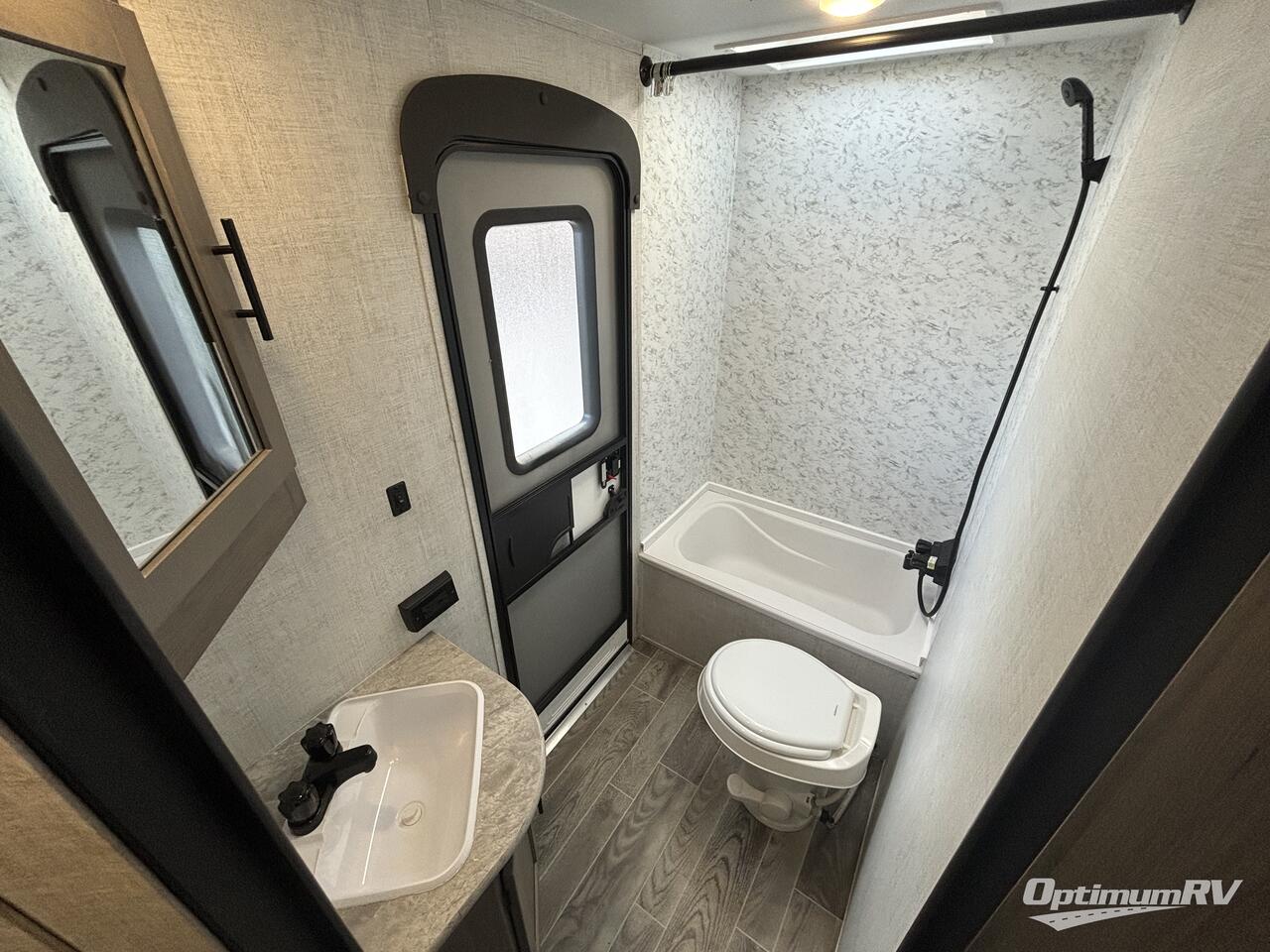 2022 Gulf Stream Kingsport Ultra Lite 268BH Photo 12