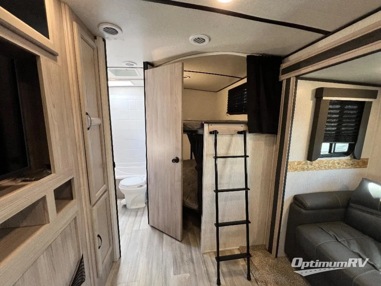 2021 Coachmen Spirit Ultra Lite 2963BH Photo 9