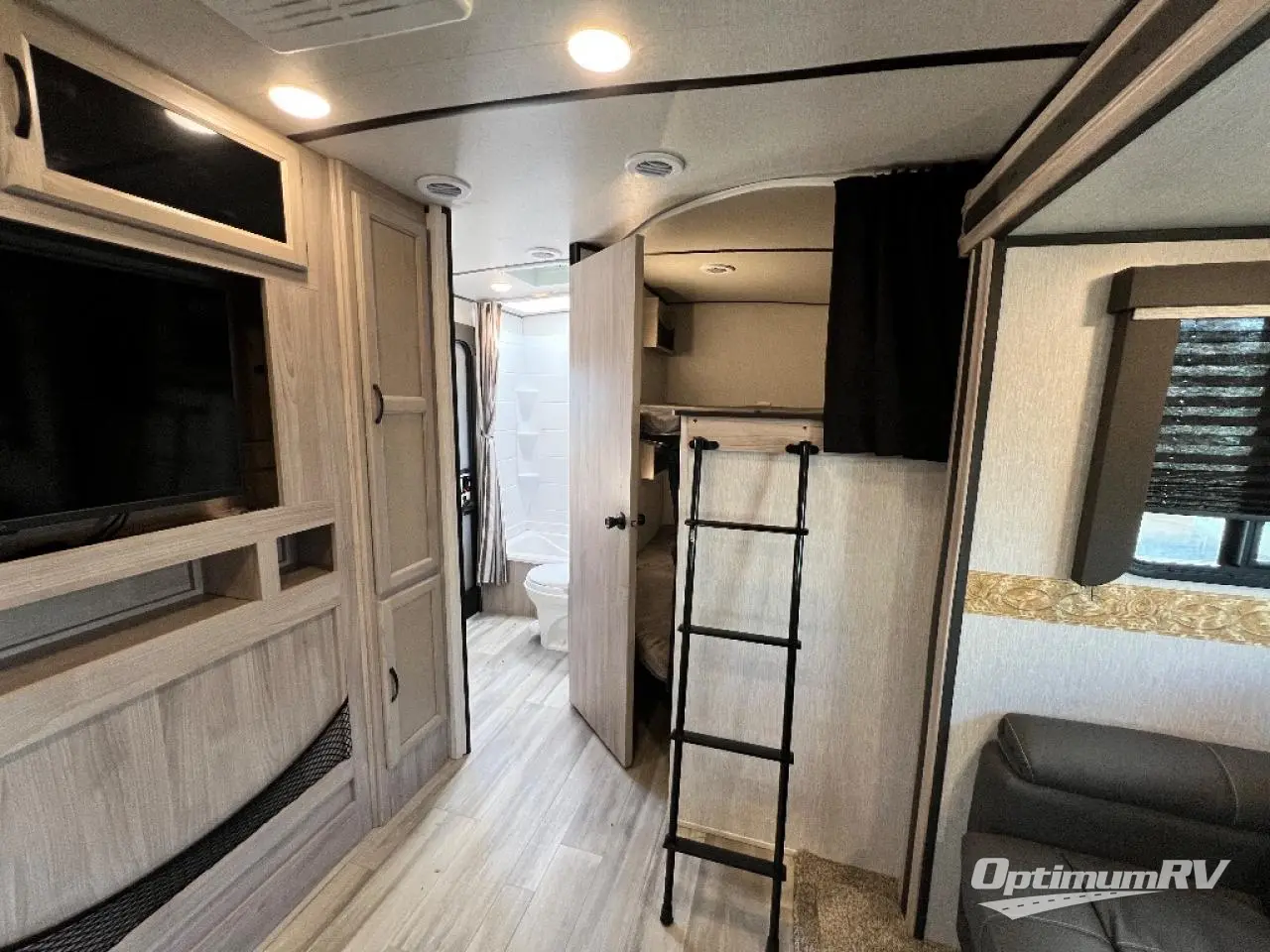 2021 Coachmen Spirit Ultra Lite 2963BH Photo 10