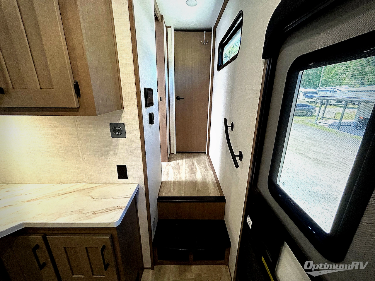 2024 KZ Durango Half-Ton D290RLT Photo 6