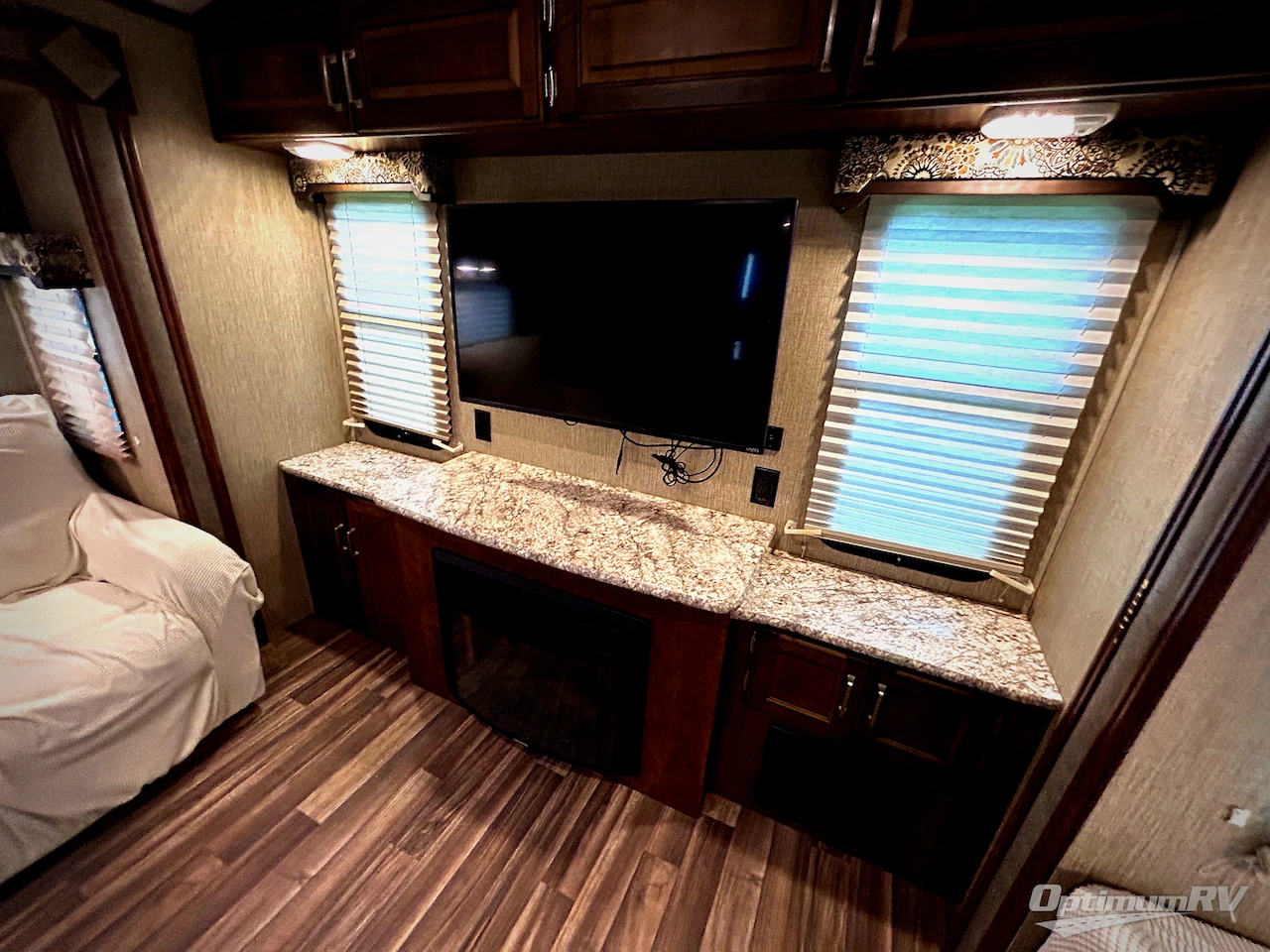 2017 Keystone Outback 326RL Photo 15