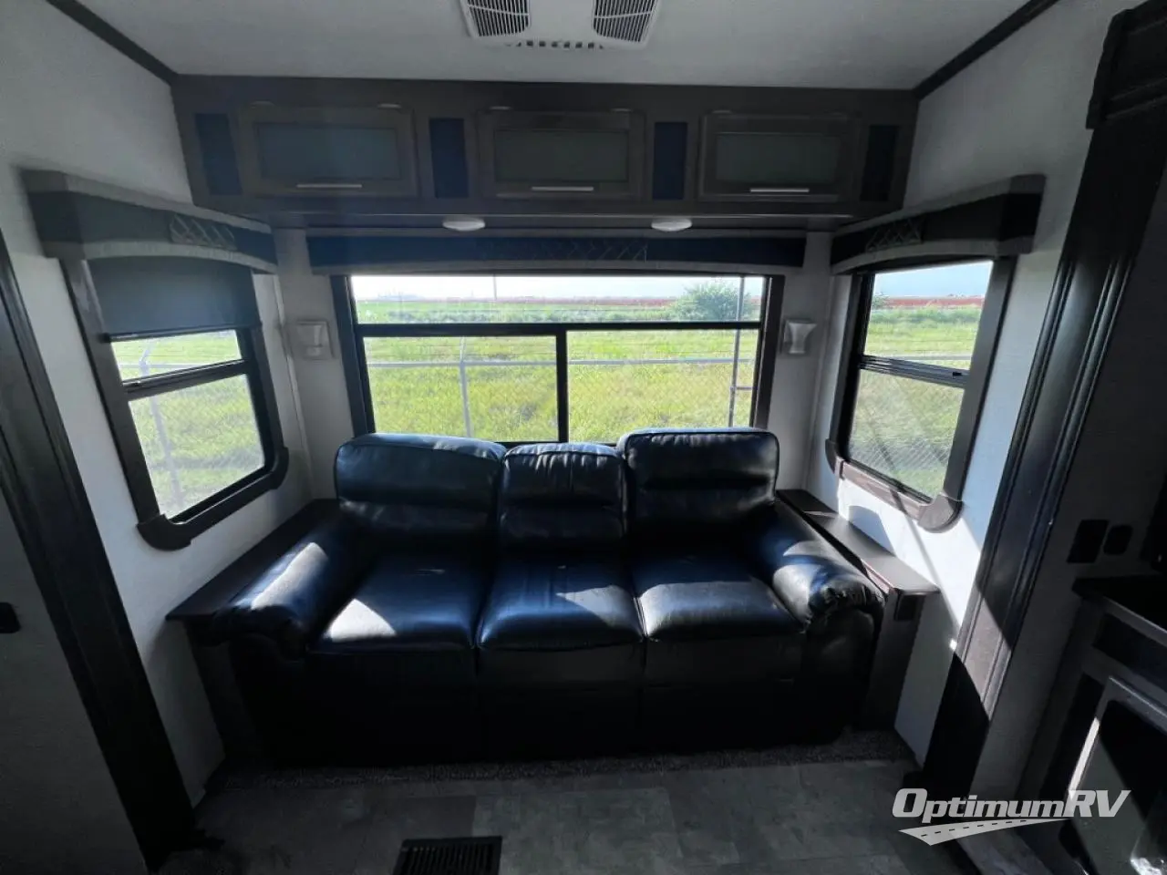 2018 CrossRoads Cruiser CR3451FB Photo 9