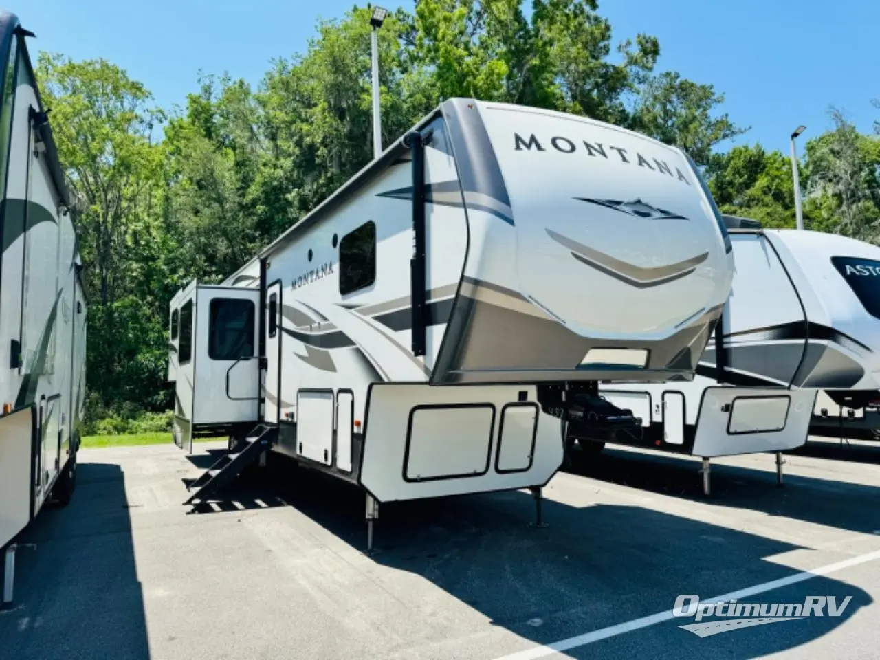 2019 Keystone Montana 3790RD Photo 1