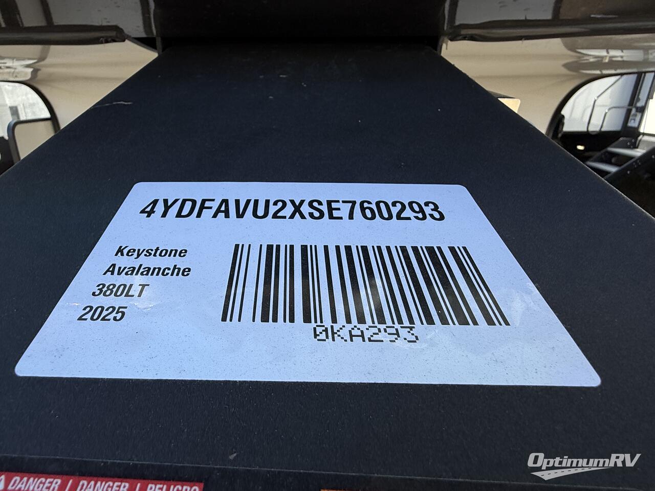 2025 Keystone Alpine Avalanche Edition 380LT Photo 21