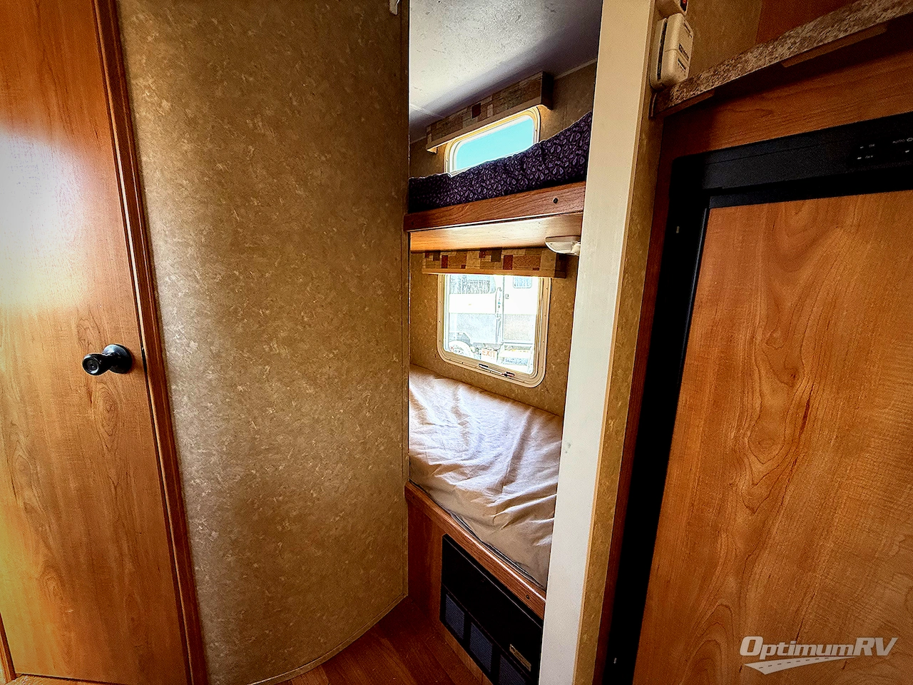 2011 Gulf Stream Ameri-Lite 15BH Photo 12