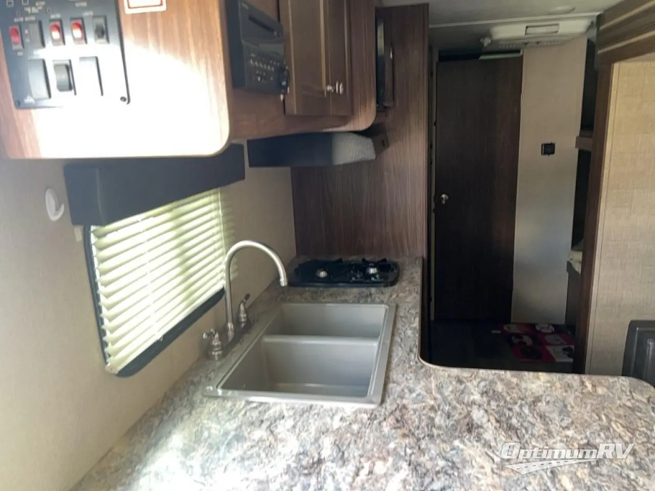 2018 Dutchmen Coleman Light LX 2155BH Photo 6