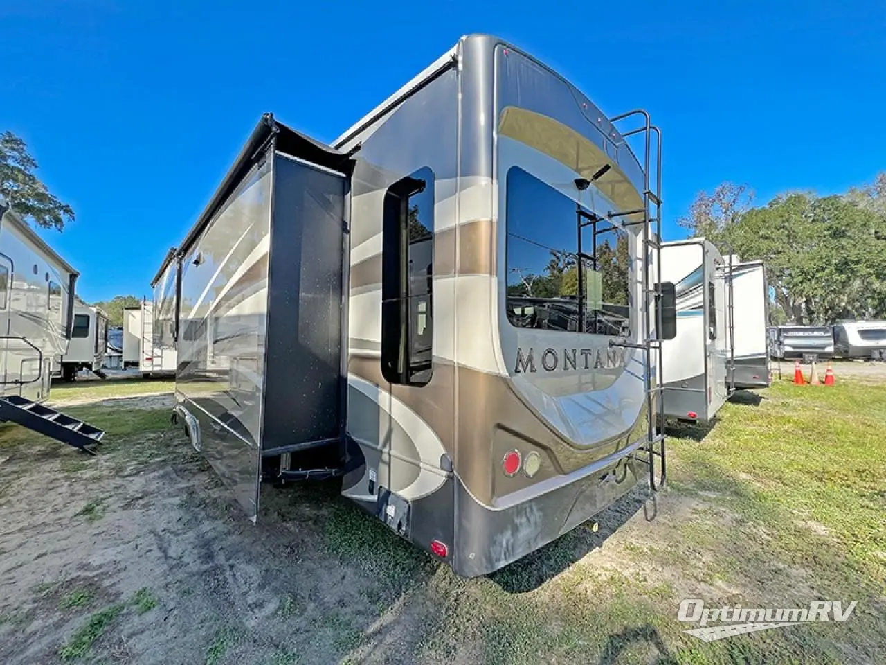 2018 Keystone Montana 3721RL Photo 3