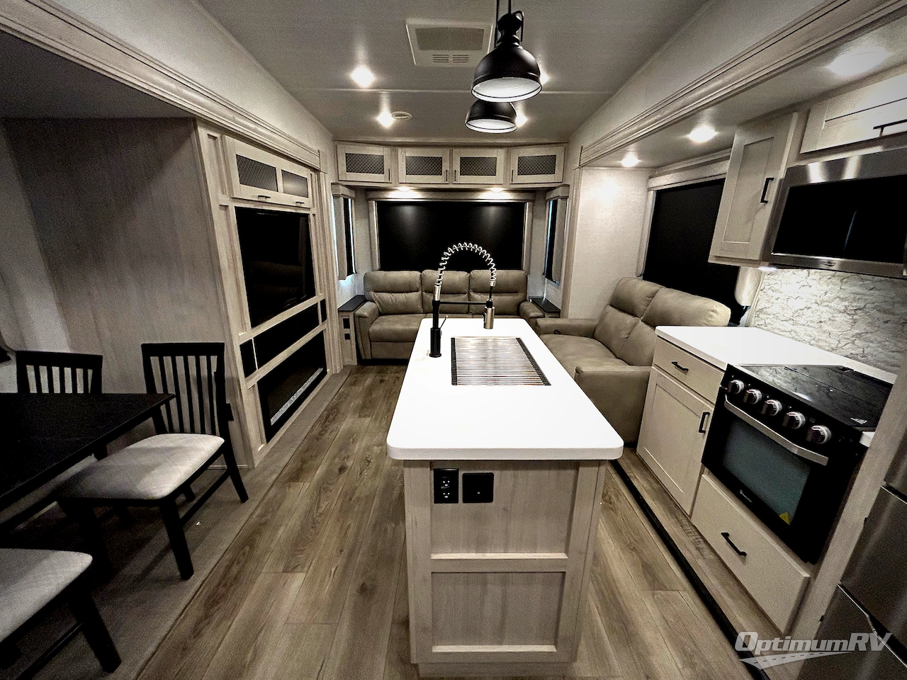 2021 East To West Tandara 320RL Photo 2