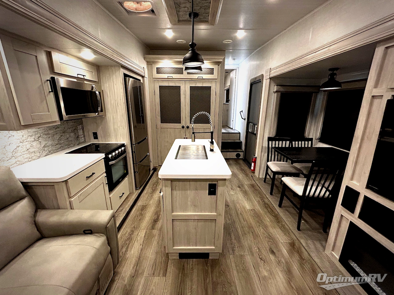 2021 East To West Tandara 320RL Photo 3