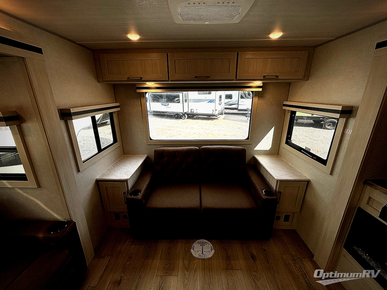 2025 Forest River Grand Surveyor 305RLBS Photo 11