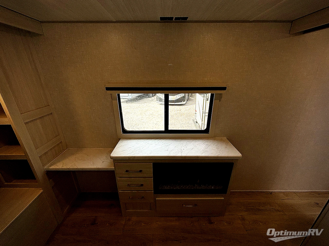 2025 Forest River Grand Surveyor 305RLBS Photo 13