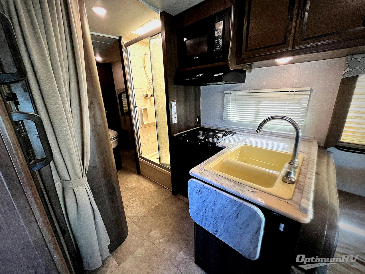2019 Coachmen Freelander 27QB Chevy 4500 Photo 7