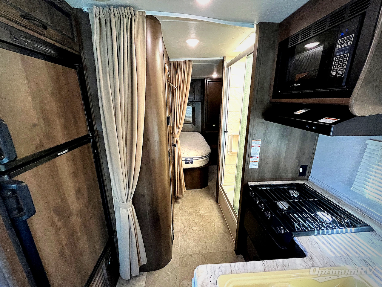 2019 Coachmen Freelander 27QB Chevy 4500 Photo 8