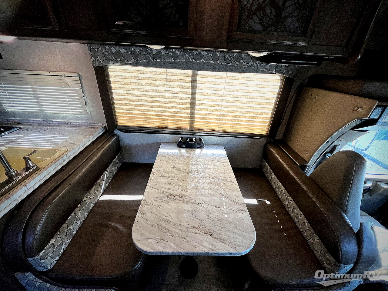 2019 Coachmen Freelander 27QB Chevy 4500 Photo 9