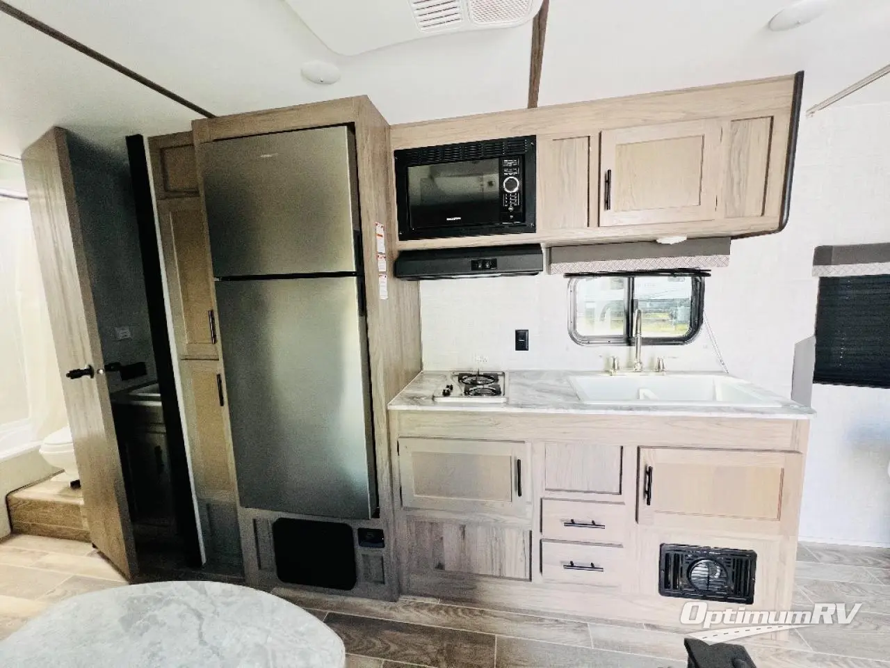 2022 Gulf Stream Kingsport Ultra Lite 248BH Photo 7